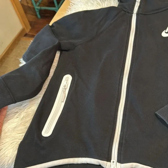 Nike tech jacket - Picture 3 of 7